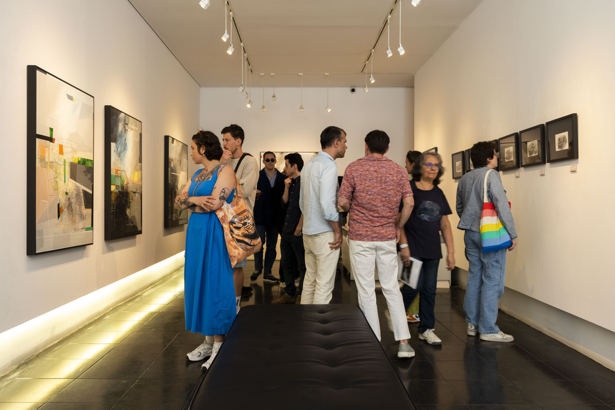 People gathered around gallery activity during Inauguracoes Simultaneas de Miguel Bombarda.