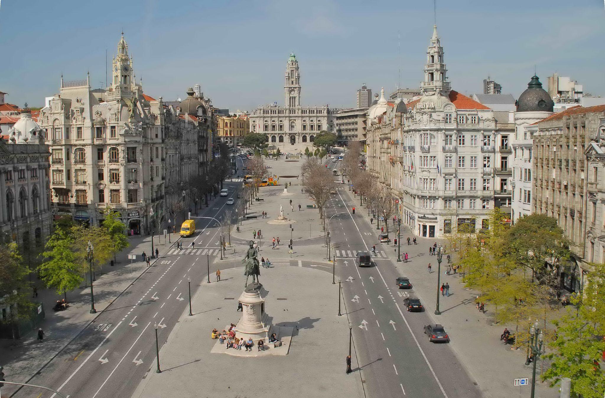 Avenida dos Aliados in Porto with the city hall at the end of the avenue.